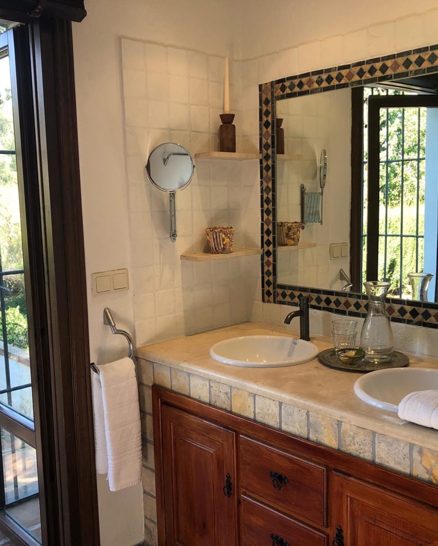 Back to La Tierra Home 31